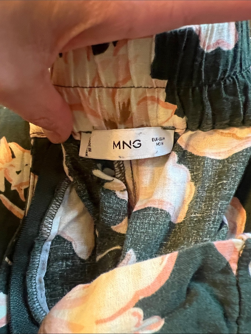 Mango Wide Leg Floral Crop Pants in Dark Green and Pale Pink - Picture 2 of 3